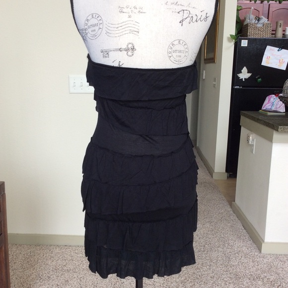 🎉 Black Tube Ruffled Dress 🎉 - Picture 3 of 7